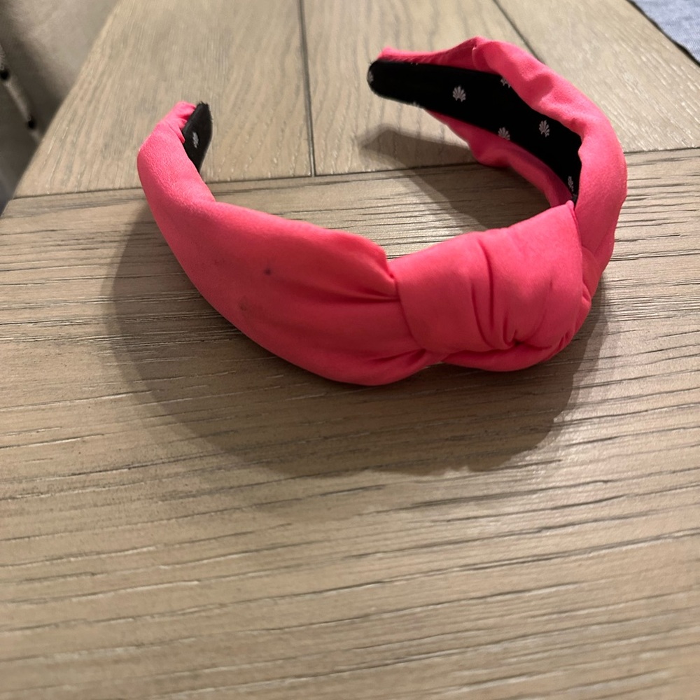 Hot pink Lele Sadoughi headband.